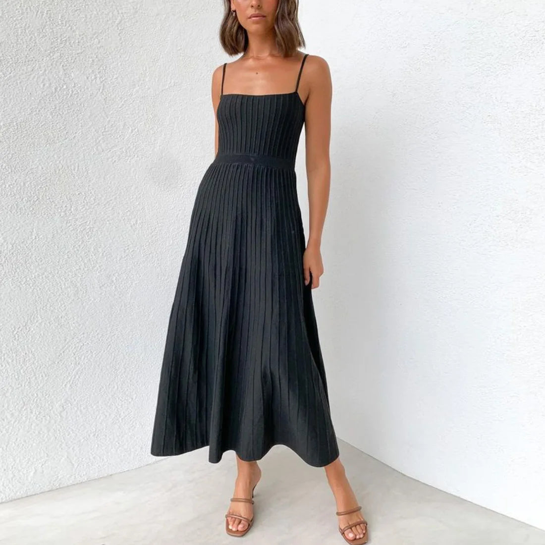 Knitted Pleated Dress -Black